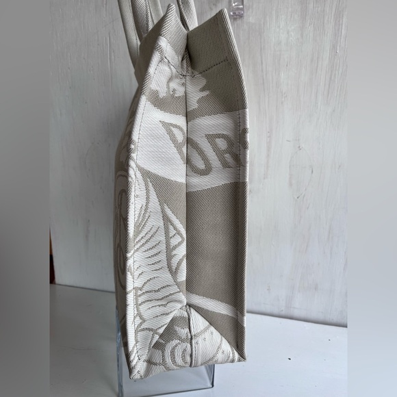 BURBERRY Canvas Tote Bag- Hunter IP Pattern - Picture 6 of 11